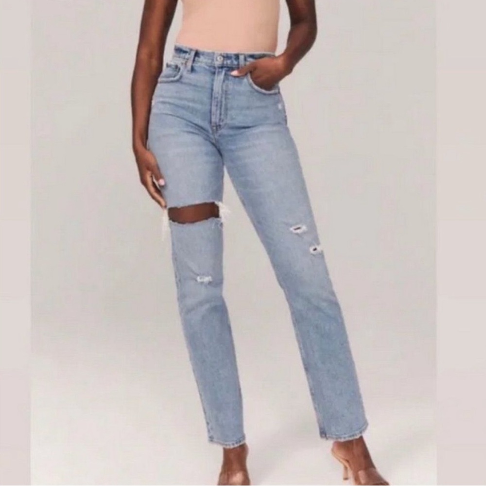 Abercrombie & Fitch 90s Straight Ultra High Rise Distressed Jeans
